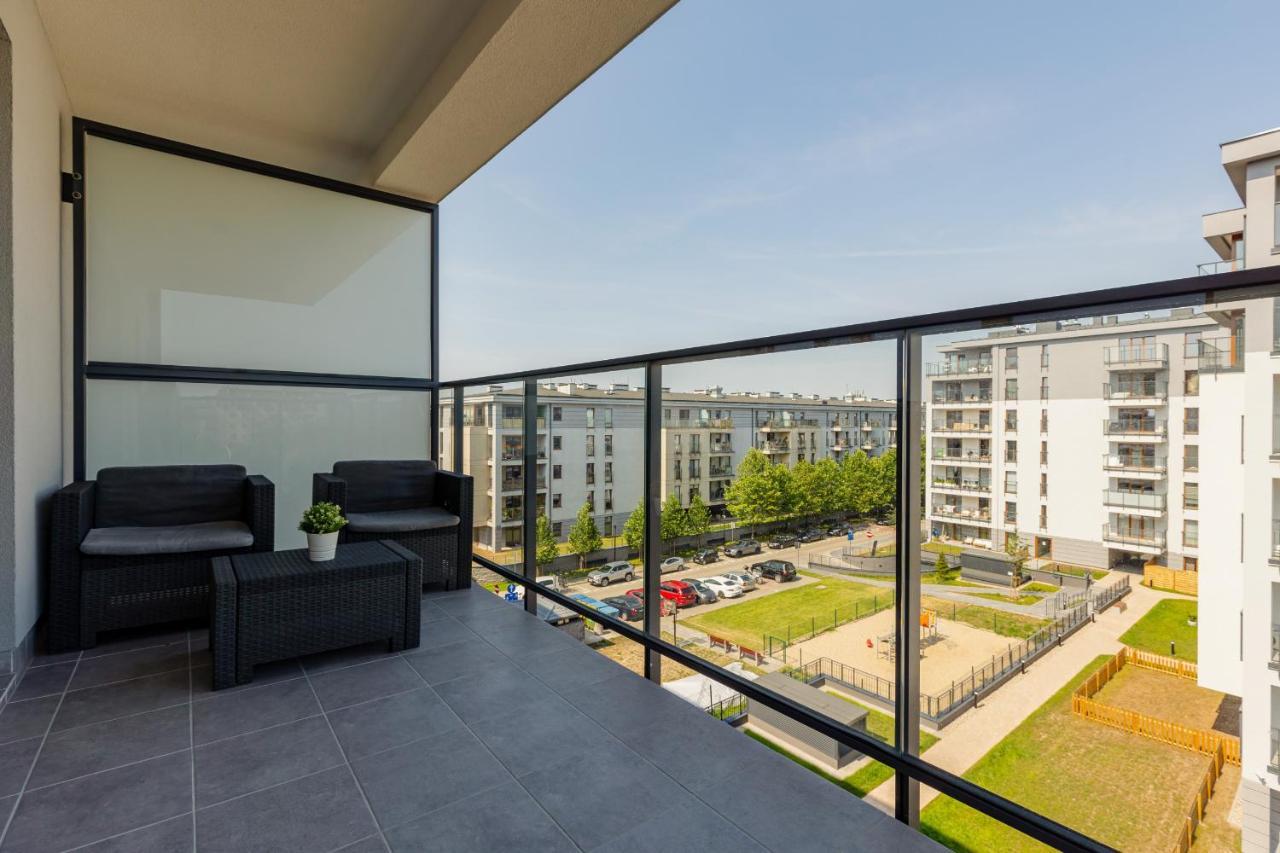 Ursus Sunny Studio For 4 Guests With Parking & Balcony By Noclegi Renters Warsaw Luaran gambar